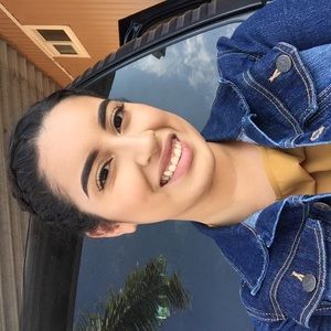 Meet your Posher, Evelin